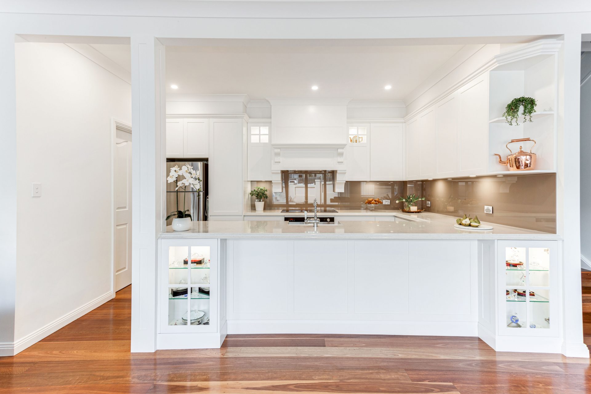 modern timeless - Vogue Kitchens
